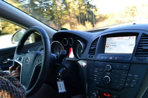 Llega a comisaria con un cadáver en su coche, confiesa tener tres más en su casa