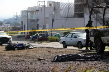 Motociclista pierde la vida al ser embestido por automovilista en Chipilo