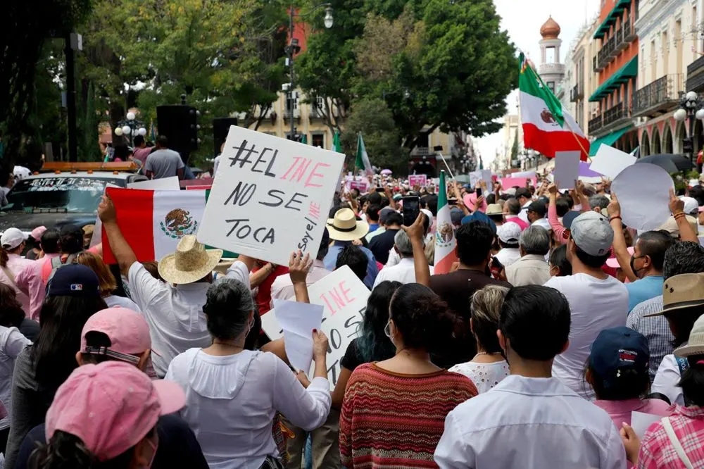 Marcha En Defensa Del Ine Puebla