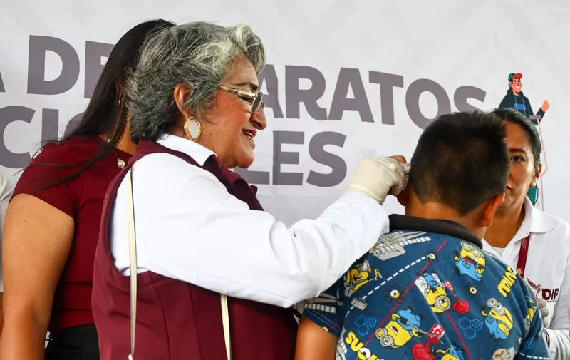 Tonantzin Fernández escucha peticiones ciudadanas y entrega apoyos durante Miércoles del Pueblo en San Pedro Cholula
