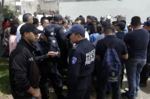 Gobierno no paga segunda parte del aguinaldo a 350 policías iniciando enero