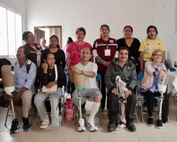 SEDIF entrega 33 prótesis a personas de 64 municipios de Puebla