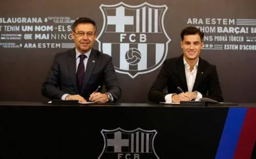 Coutinho firma contrato con el Barcelona, pero su debut debe esperar