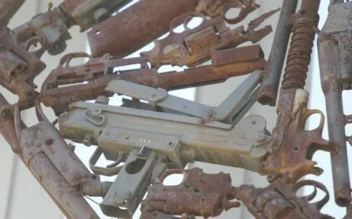 Al año entran 144 mil armas de EU a México