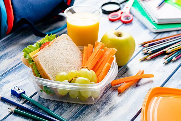 El programa, en coordinación con el DIF Estatal, busca combatir la desnutrición y mejorar el rendimiento escolar en zonas marginadas