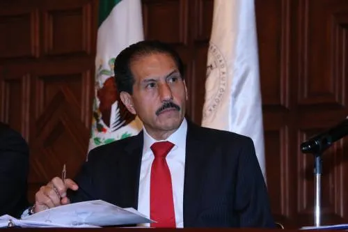 Anuncia Esparza reformas estatutarias y reforzará el tema de las titulaciones