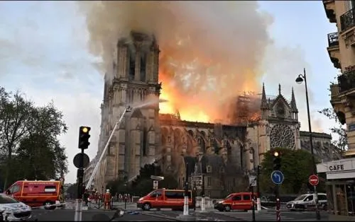 Es una desgracia para el arte, dice AMLO sobre incendio en Notre Dame
