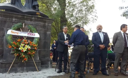 Cirilo Salas exige cruzada de alfabetización digital para docentes y padres de familia