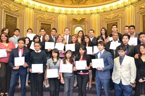 Fueron 50 alumnos de la Universidad Real quienes visitaron el Congreso del Estado