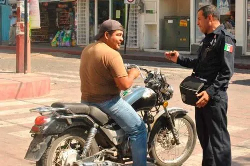 Entre 15 y 20 motociclistas son infraccionados al día: Manuel Alonso