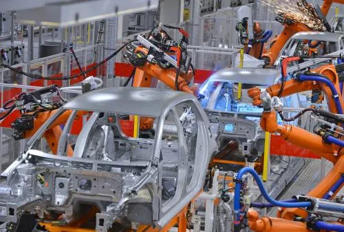 Sector manufacturero sale del ‘bache’ en diciembre