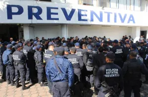 Fernando Moreno detrás de protestas policíacas