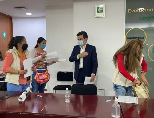 Papás de niños con cáncer logran acuerdo con Zoe Robledo sobre tratamientos