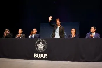Entrega la rectora Lilia Cedillo 291 definitividades a personal docente