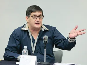 Ciudadano usa nombres falsos y busca hacerse de lugar en el IFAI