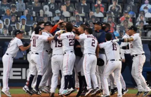 Carlos Correa conecta el home run de la victoria para Astros