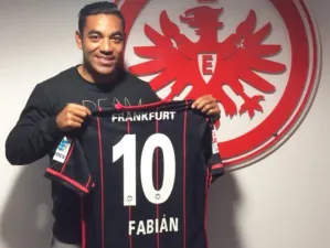 Marco Fabián usará el ‘10’ en el Eintracht Frankfurt