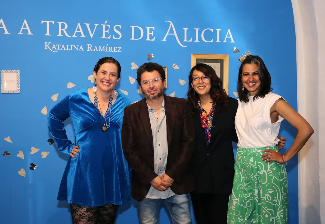 ALICIA ATRAVES DE ALICIA 20
