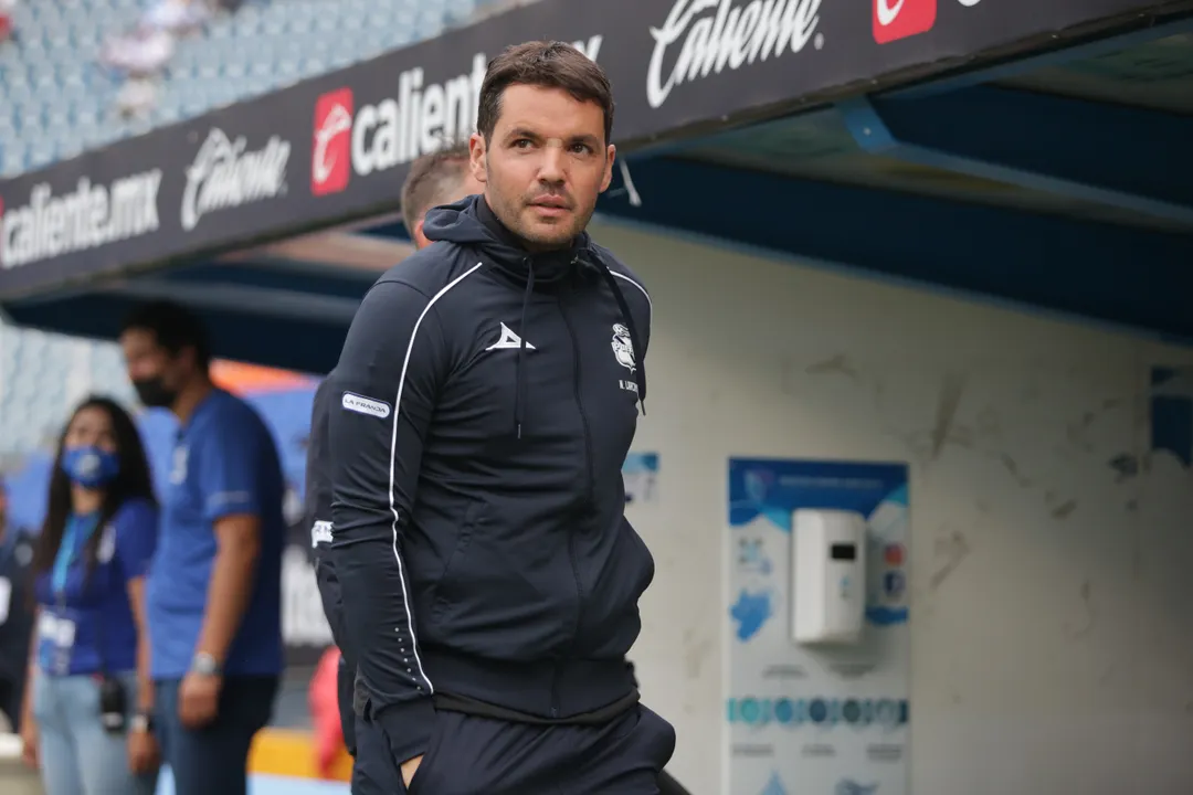 Nicolás Larcamón llega como director técnico del León