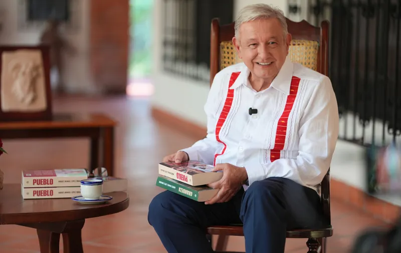 Sheinbaum responde a AMLO tras dedicatoria de su nuevo libro “Pueblo”: “Muy emotivo, la verdad”