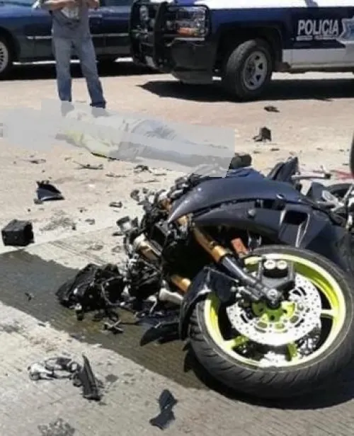 Motociclista pierde la vida al chocar contra camioneta en la federal a Tehuacán