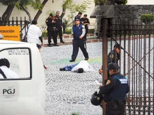 Abaten a asaltantes vestidos de médicos en el DF