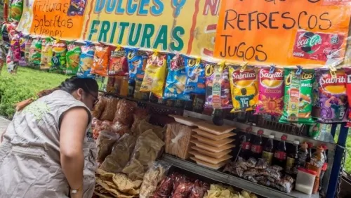 Oaxaca aprueba prohibir venta de comida chatarra a menores de edad