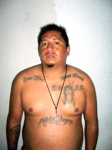 Aseguran estatales a narcomenudista y a dos de sus clientes
