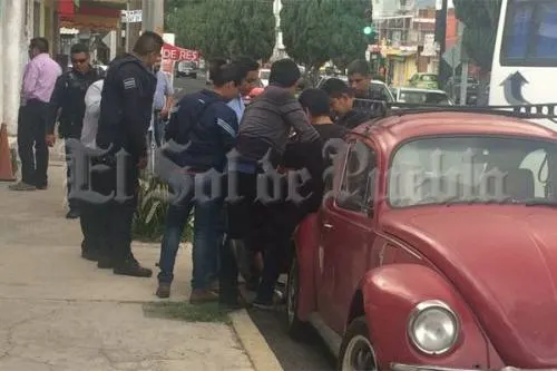 Asaltan a cuentahabiente en la Plaza comercial Galerías Serdán