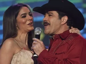 De emergencia operan a Bibi Gaytán y le extirpan el útero