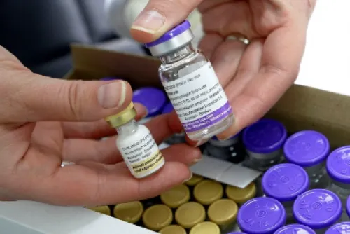 Aprueban en Rusia primer medicamento contra Covid-19