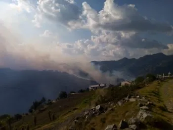 Incendio forestal en Zacatlán comienza a causar estragos; activan albergues