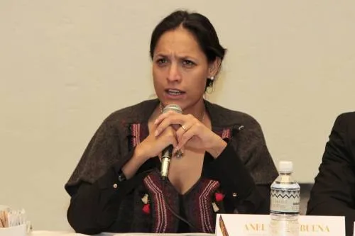 Anel Nochebuena evita hablar de la candidatura del hermano del “Toñín”