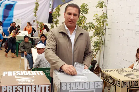 Rafael Moreno Valle acude a votar