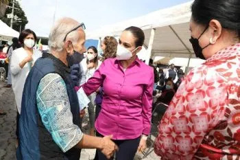 SMDIF Puebla realiza jornada de servicios en la colonia las hadas para personas adultas mayores