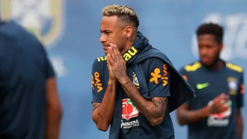 Neymar se retiró del entrenamiento con molestias por su lesión