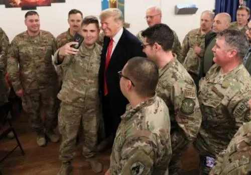 Trump llega de sorpresa a Irak; descarta retiro de tropas