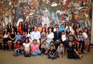 Dinorah López de Gali presenta primer Voluntariado Juvenil en Puebla