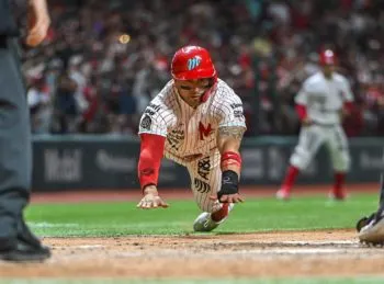 Diablos Rojos domina a Sultanes y se lleva el primer juego de la Serie del Rey 