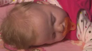 ¿Está bien dejar a los bebés llorar hasta que se queden dormidos?