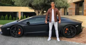 Cristiano presume de cochazo… y se lleva unos memes