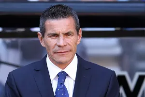 Alfredo Tena suena para dirigir al Morelia