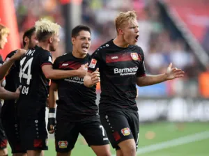 Leverkusen gana en retorno de ‘Chicharito’