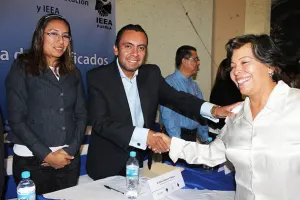 Cuautlancingo, primer municipio de región en entregar Certificados de Educación para Adultos