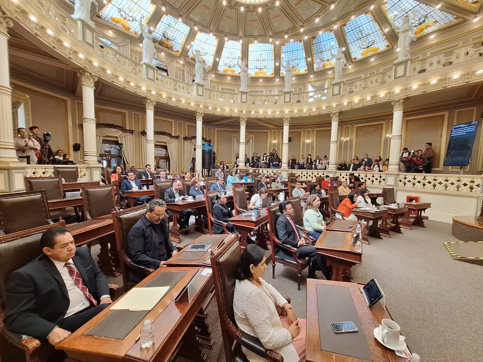 Grupos Legislativos en Congreso de Puebla