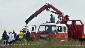 Al menos 200 trabajadores quedan atrapados en mina de Sudáfrica