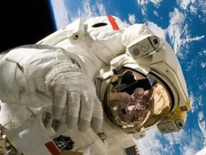 La NASA presenta trajes 33 por ciento más ligeros
