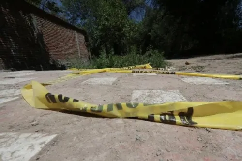 Hallan el cuerpo de un hombre asesinado a machetazos, en Izúcar de Matamoros