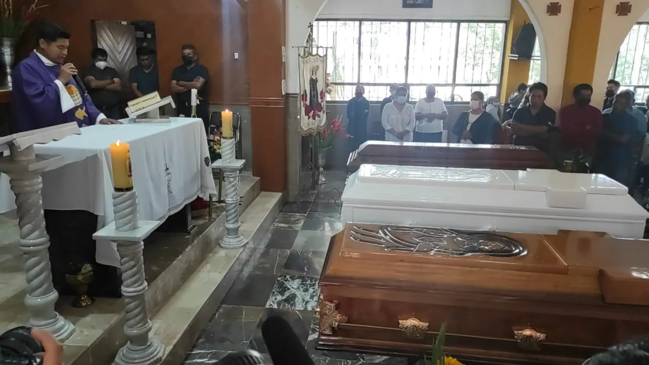 Entre lágrimas, dan el último adiós a los 4 ejecutados de San Francisco Totimehuacan