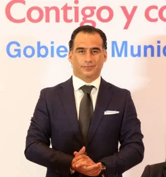 Renuncia de Chaín, al Ayuntamiento de Puebla, es un buen precedente: Barbosa